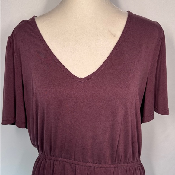 ❤️3/$30 Lucky Brand V-Neck Plum Top - Picture 2 of 8
